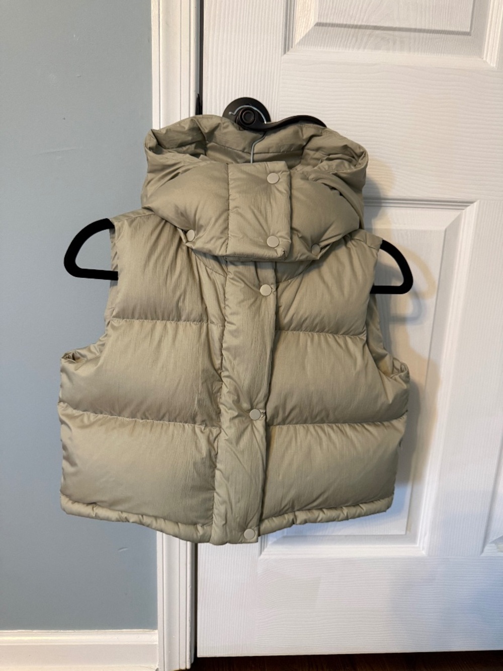 NWOT Lululemon Wunder Puff Super Cropped hooded vest